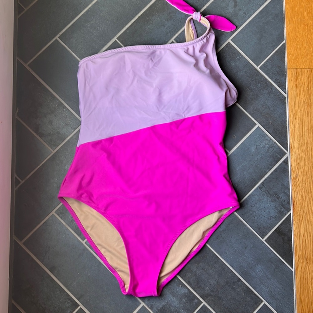 Women’s bathing suit